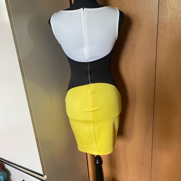 Patterned bodycon dress - Picture 6 of 6